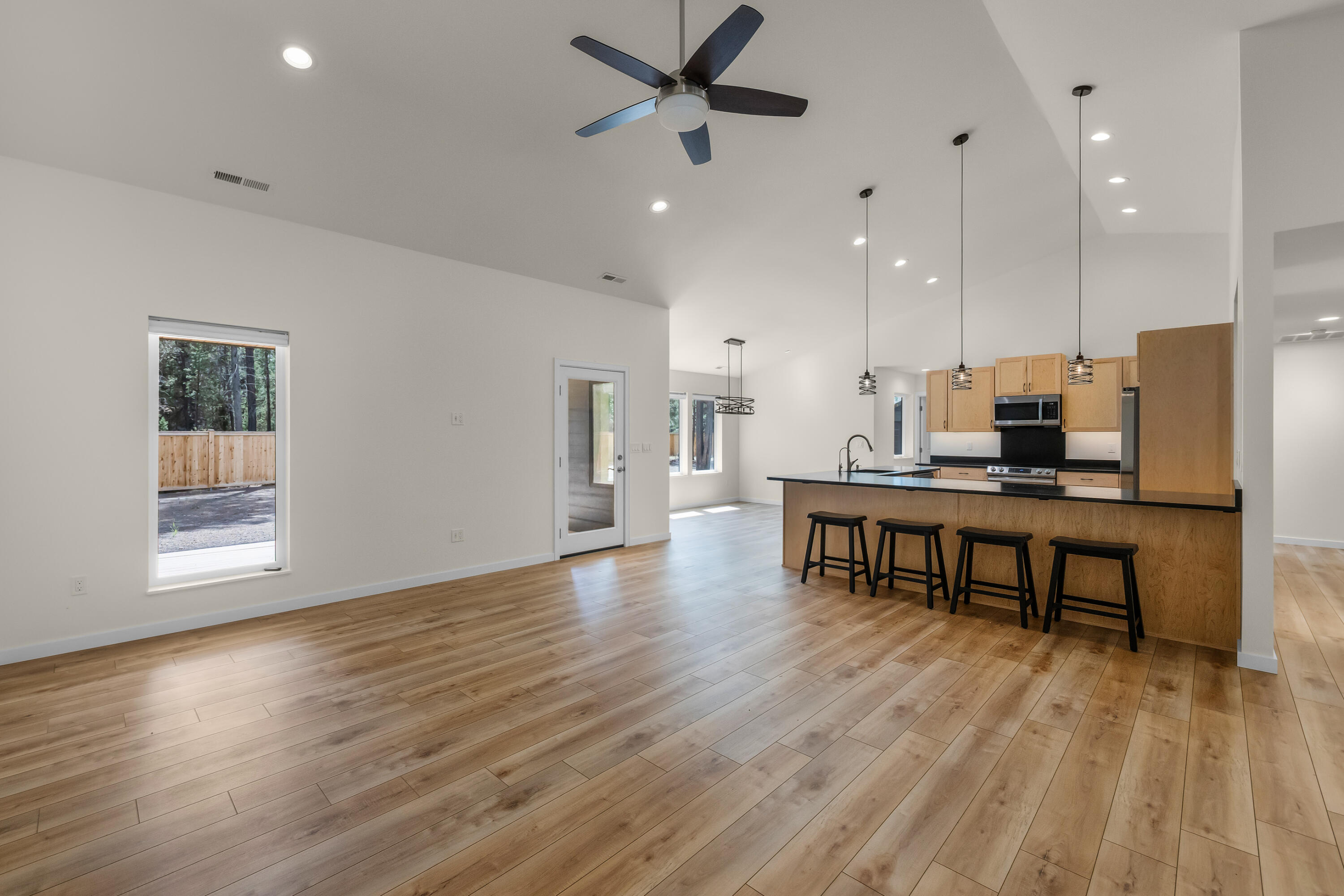 15943 Cascade Lane La Pine, OR 97739 - Photo 9 of 55 Open concept living room and kitchen