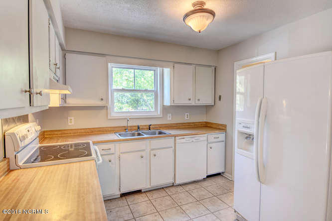 602 Hidden Valley Road Wilmington, NC 28409 - Photo 9 of 26 602 Hidden Valley Rd-small-011-8-DSC 685