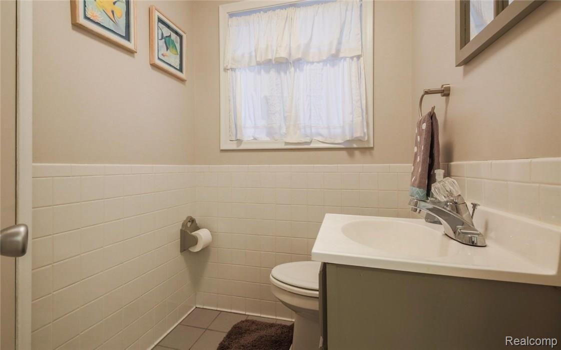 17949 Merriman Road Livonia, MI 48152 - Photo 29 of 36 22.jpg