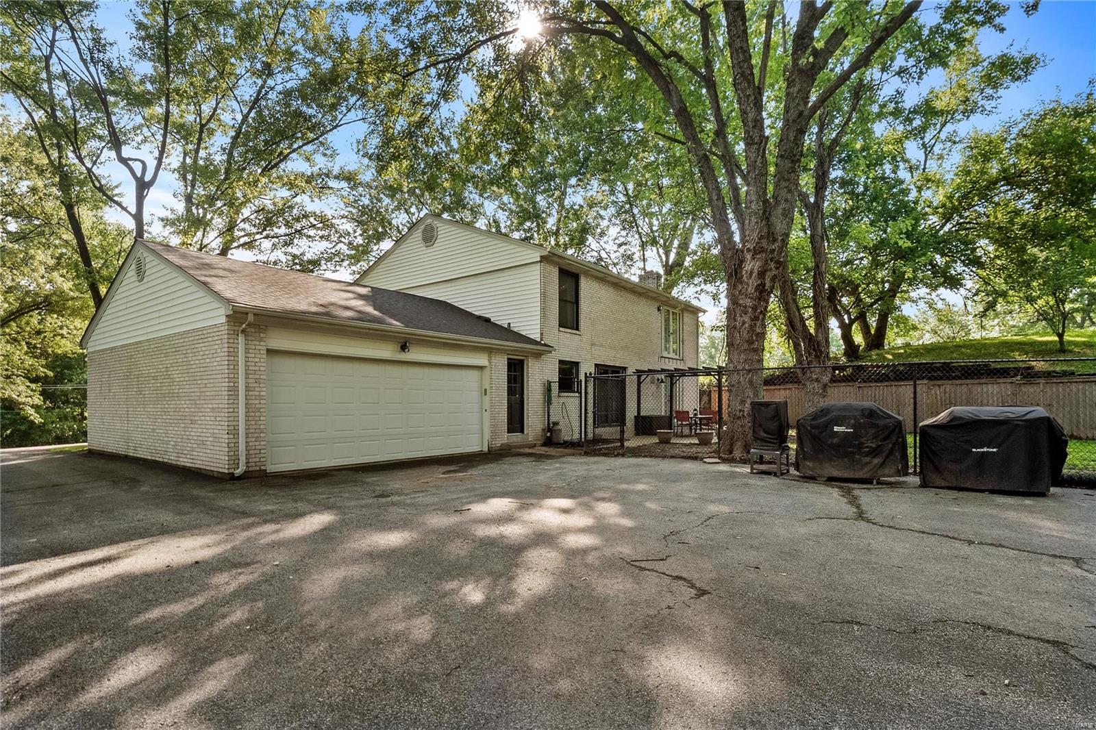 4185 Charbonier Road Hazelwood, MO 63031 - Photo 28 of 35