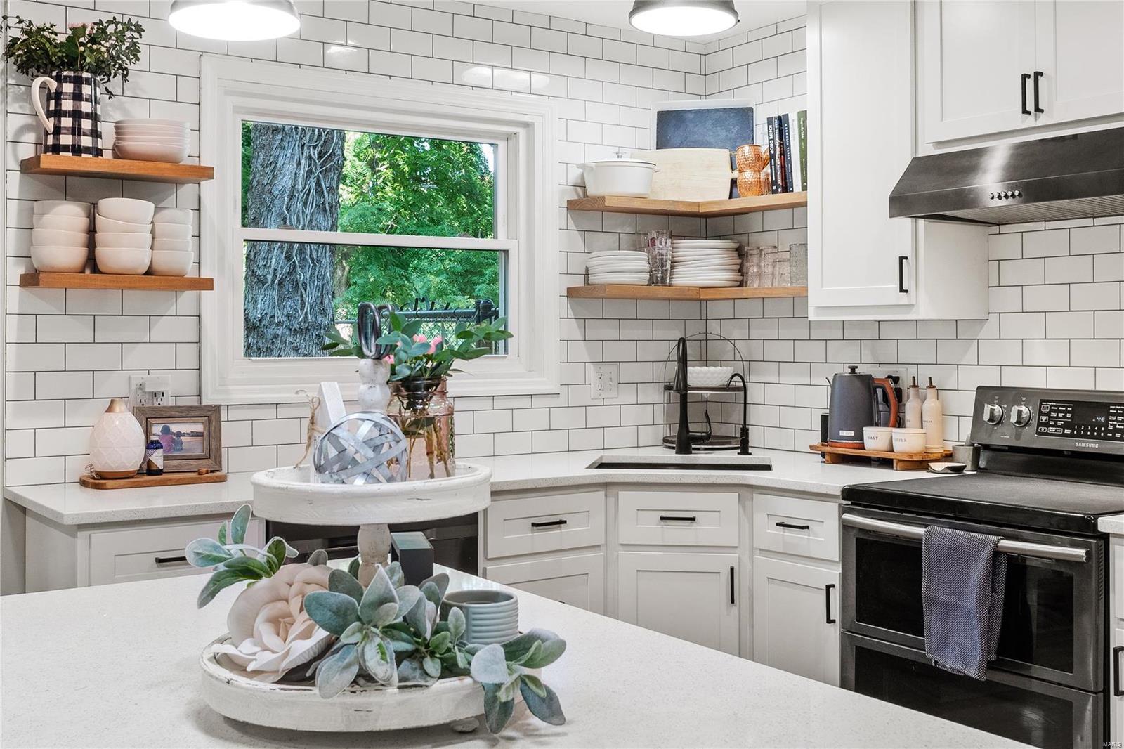 4185 Charbonier Road Hazelwood, MO 63031 - Photo 3 of 35