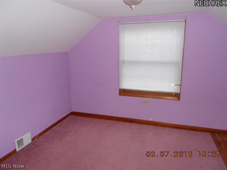 13820 Hathaway Road Cleveland, OH 44125 - Photo 15 of 23 FOURTH BEDROOM ON SECOND LEVEL.