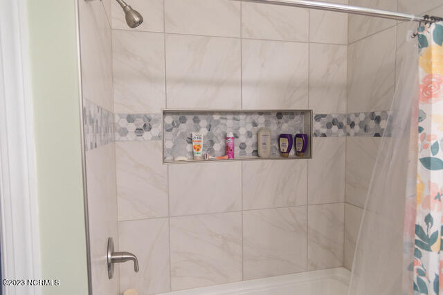 3620 Country Club Road Morehead City, NC 28557 - Photo 21 of 26 Hallway bathtub