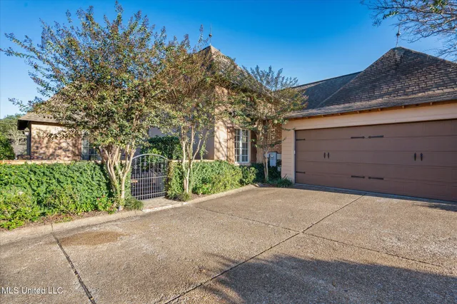 $679,000 | 16 Sunset Circle, Hattiesburg, MS 39402
