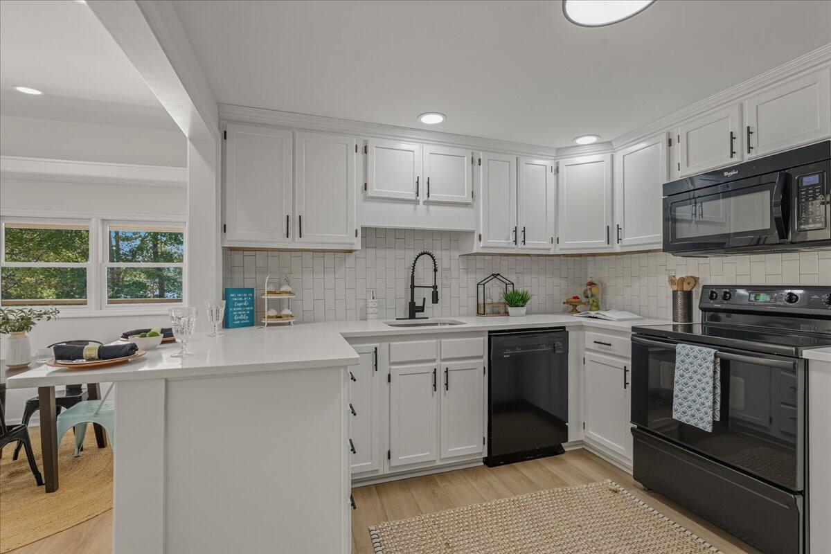 23 Brookside Lane Moneta, VA 24121 - Photo 4 of 52 19-23 Brookside Ln-19