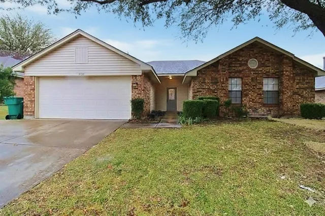 $1,995 | 910 Elliott Drive, Cedar Hill, TX 75104