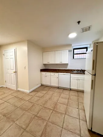 $1,995 | 64 Park Street, Unit B, Jersey City, NJ 07304