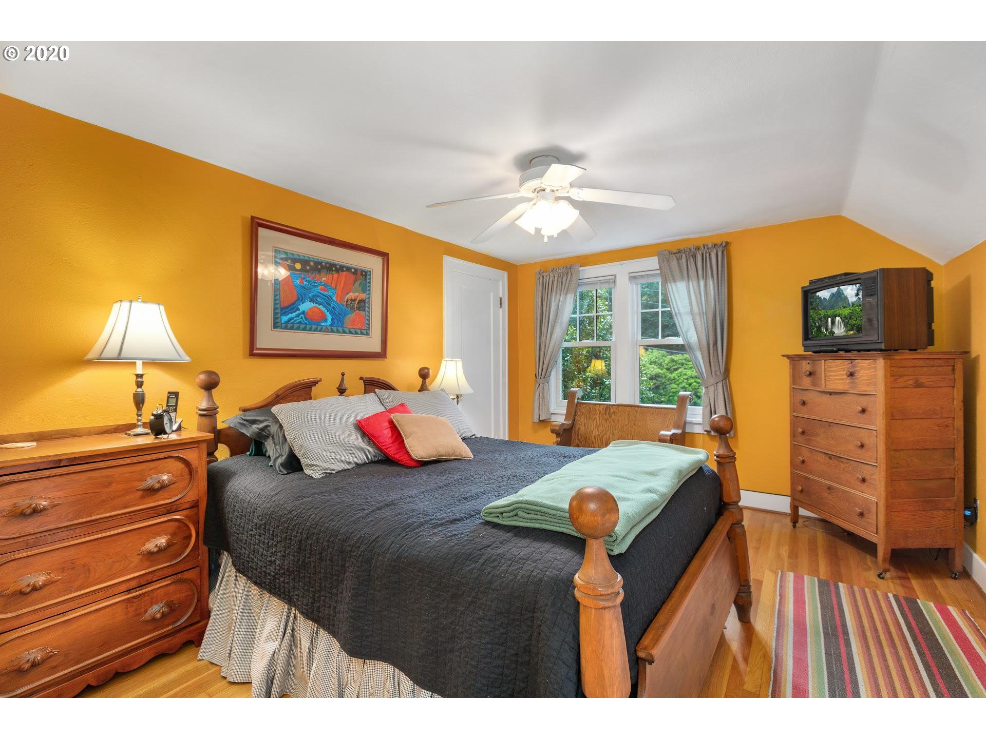 3451 Southwest Canby Street Portland, OR 97219 - Photo 15 of 32 Gallery Image 15