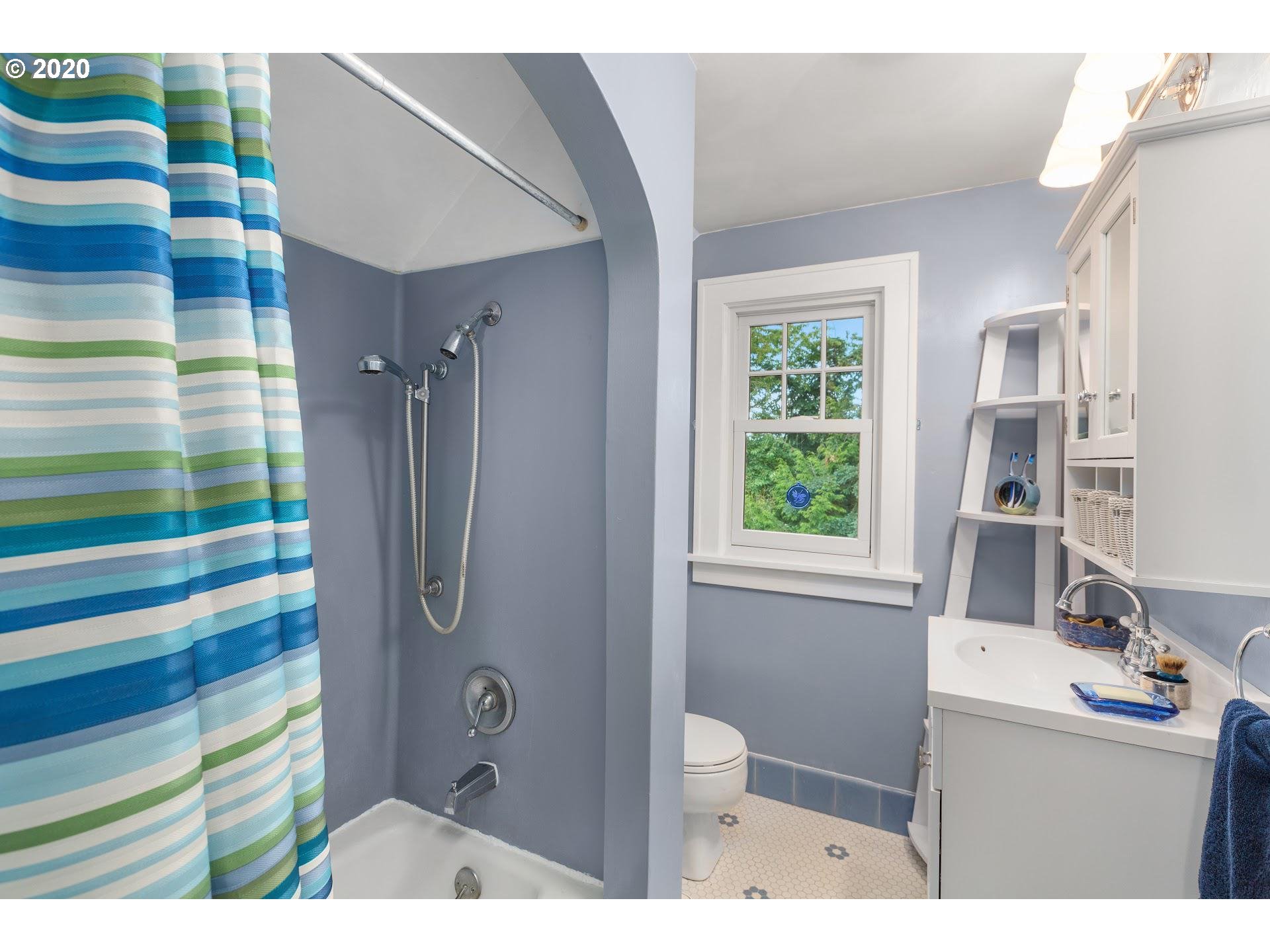 3451 Southwest Canby Street Portland, OR 97219 - Photo 17 of 32 Gallery Image 17