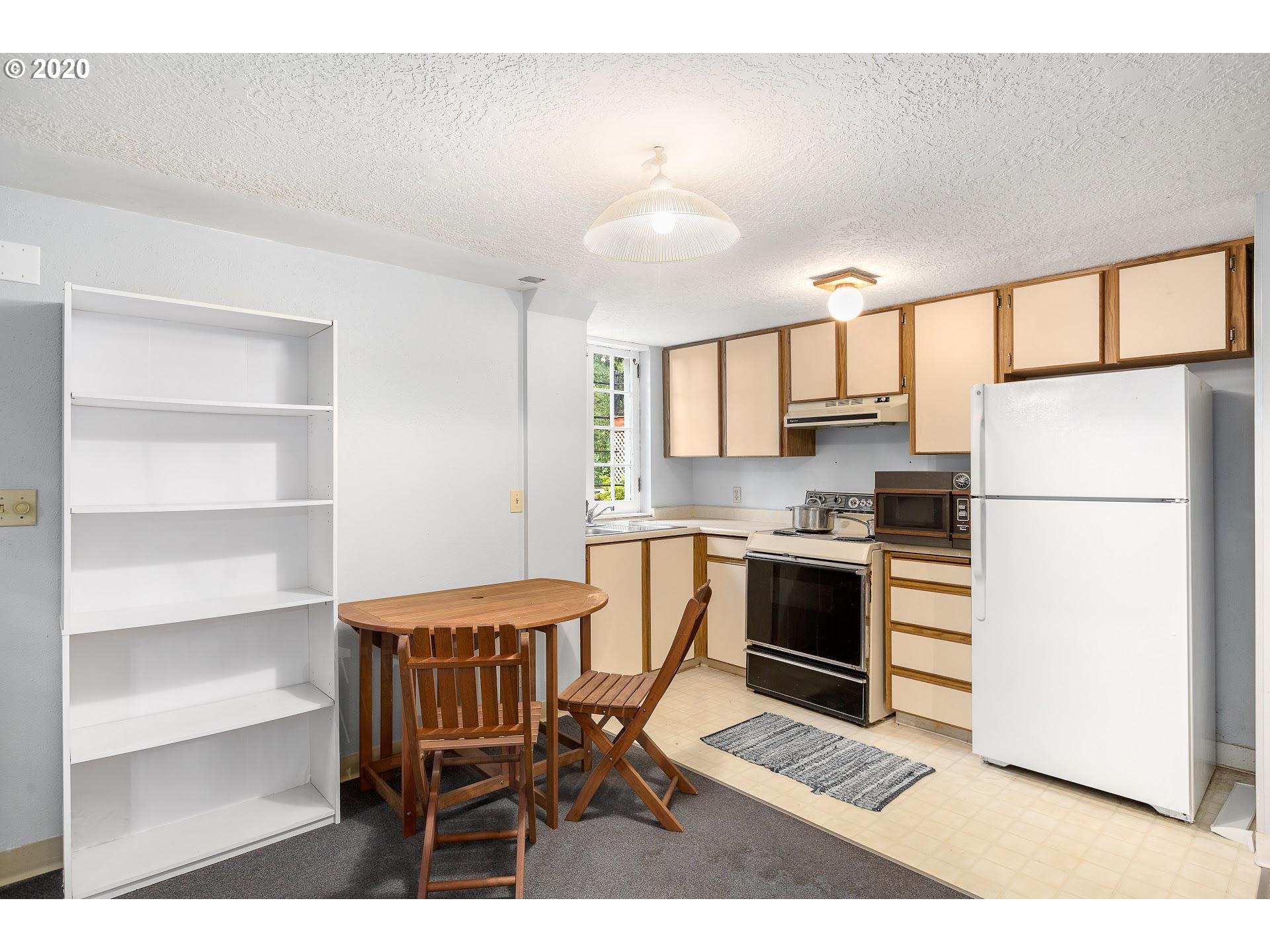 3451 Southwest Canby Street Portland, OR 97219 - Photo 21 of 32 Gallery Image 21