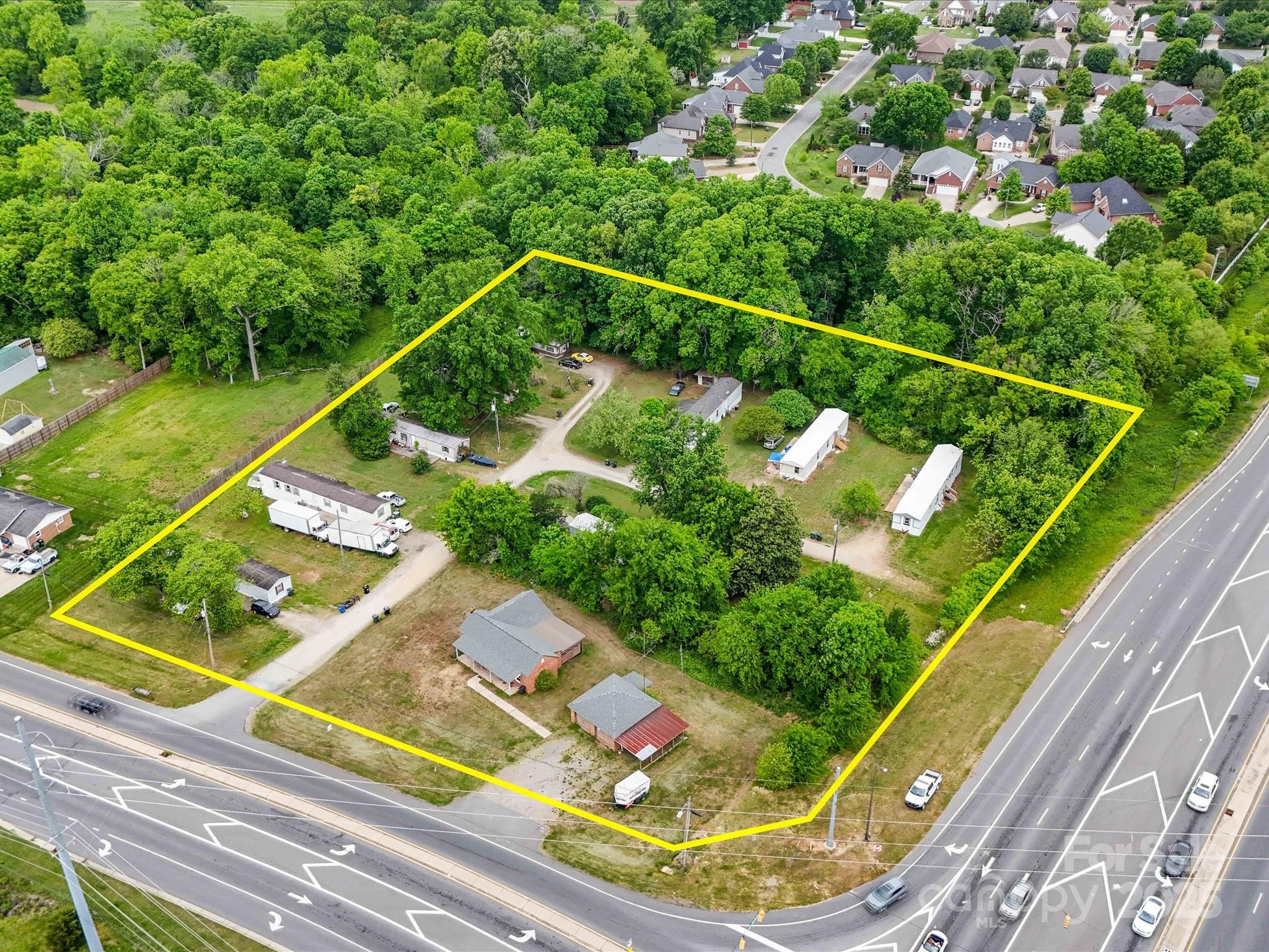 a view of a tennis court