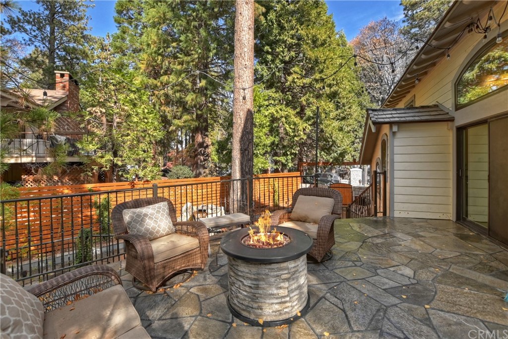 27880 Peninsula Drive North Lake Arrowhead, CA 92352 - Photo 10 of 69 a view of a chairs and table in patio