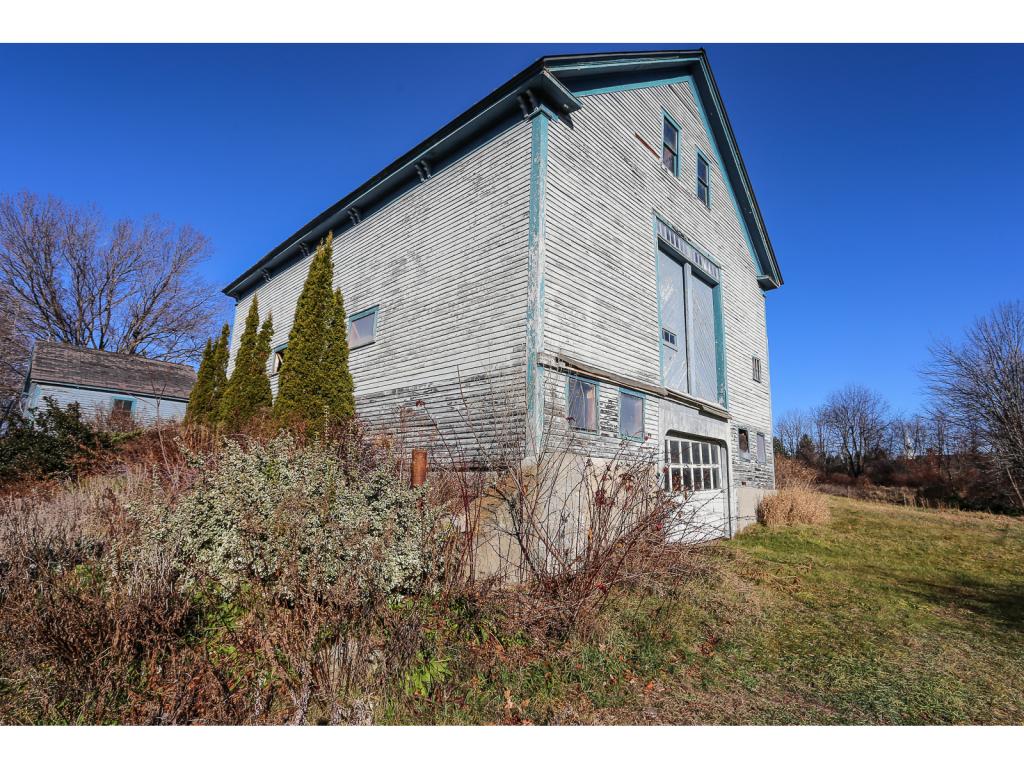 137 Hampstead Road Derry, NH 03038 - Photo 8 of 31