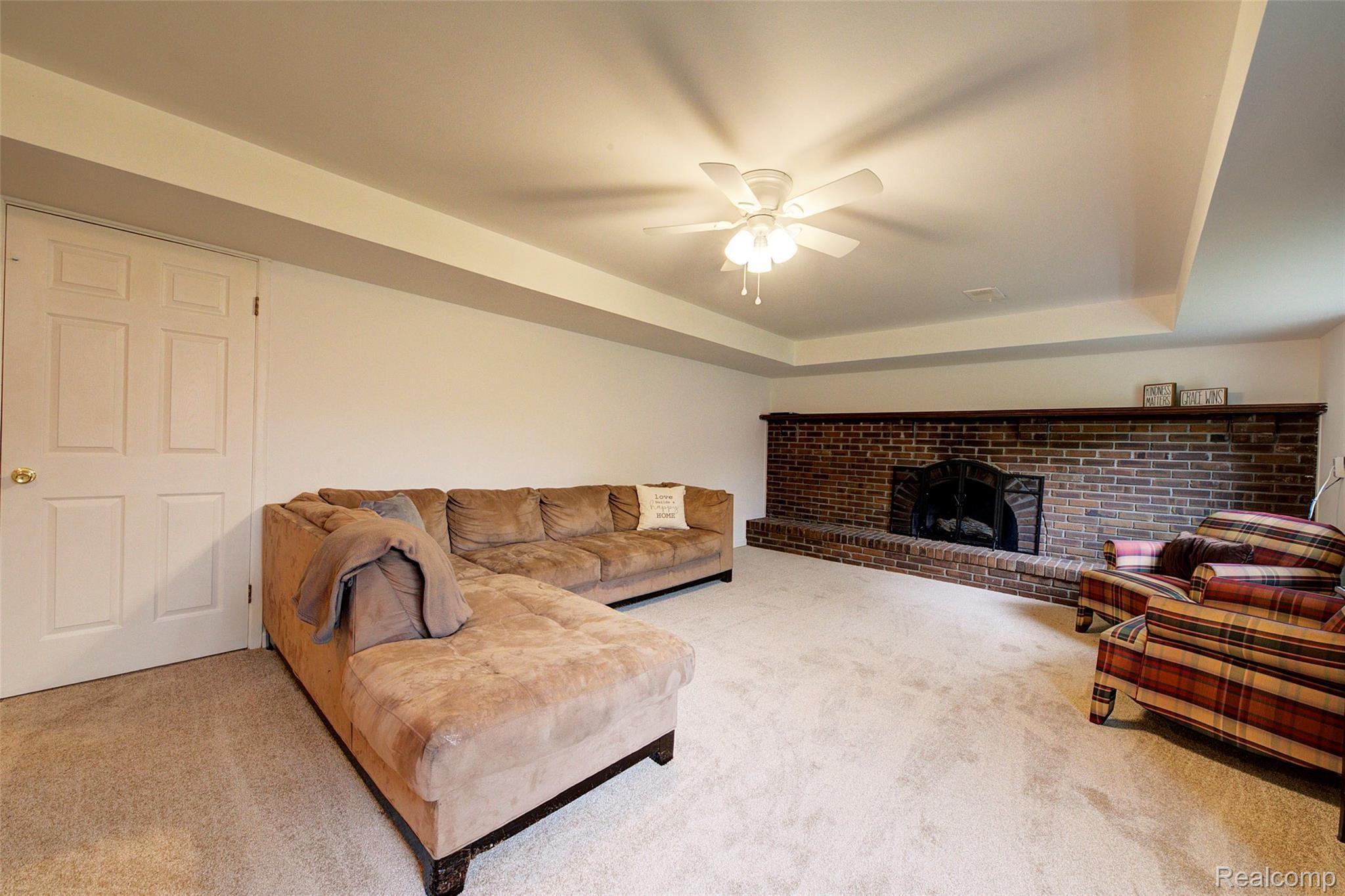 45800 Drexel Road Canton, MI 48187 - Photo 19 of 49 19 Family Room.jpg