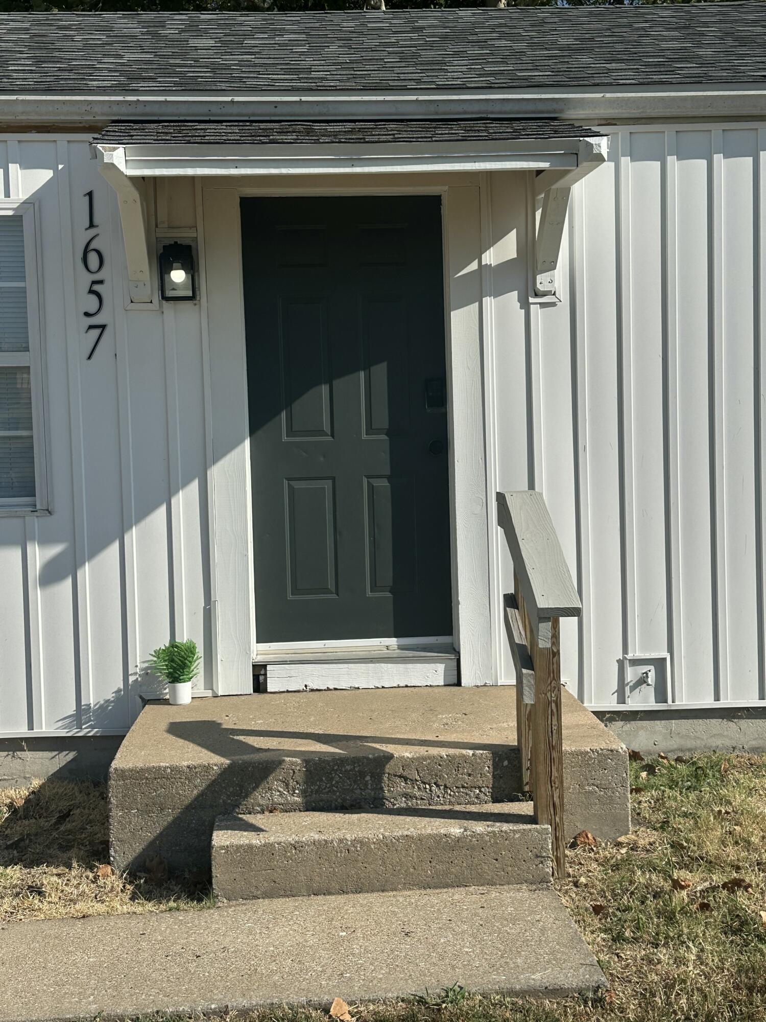 1657 East Division Street Springfield, MO 65803 - Photo 14 of 14 IMG_3472