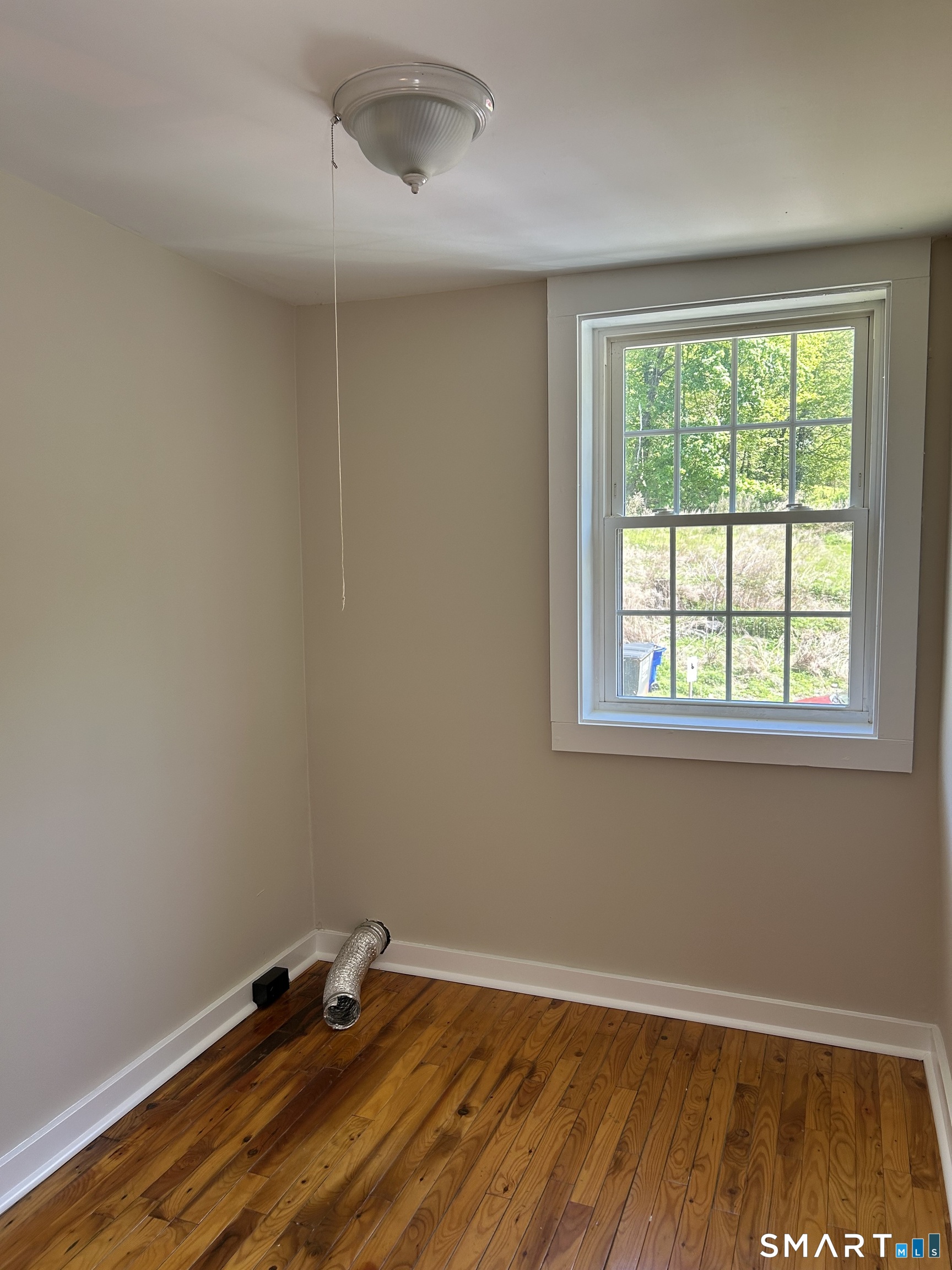 4 Weekeepeemee Road Woodbury, CT 06798 - Photo 7 of 22 a room with a window