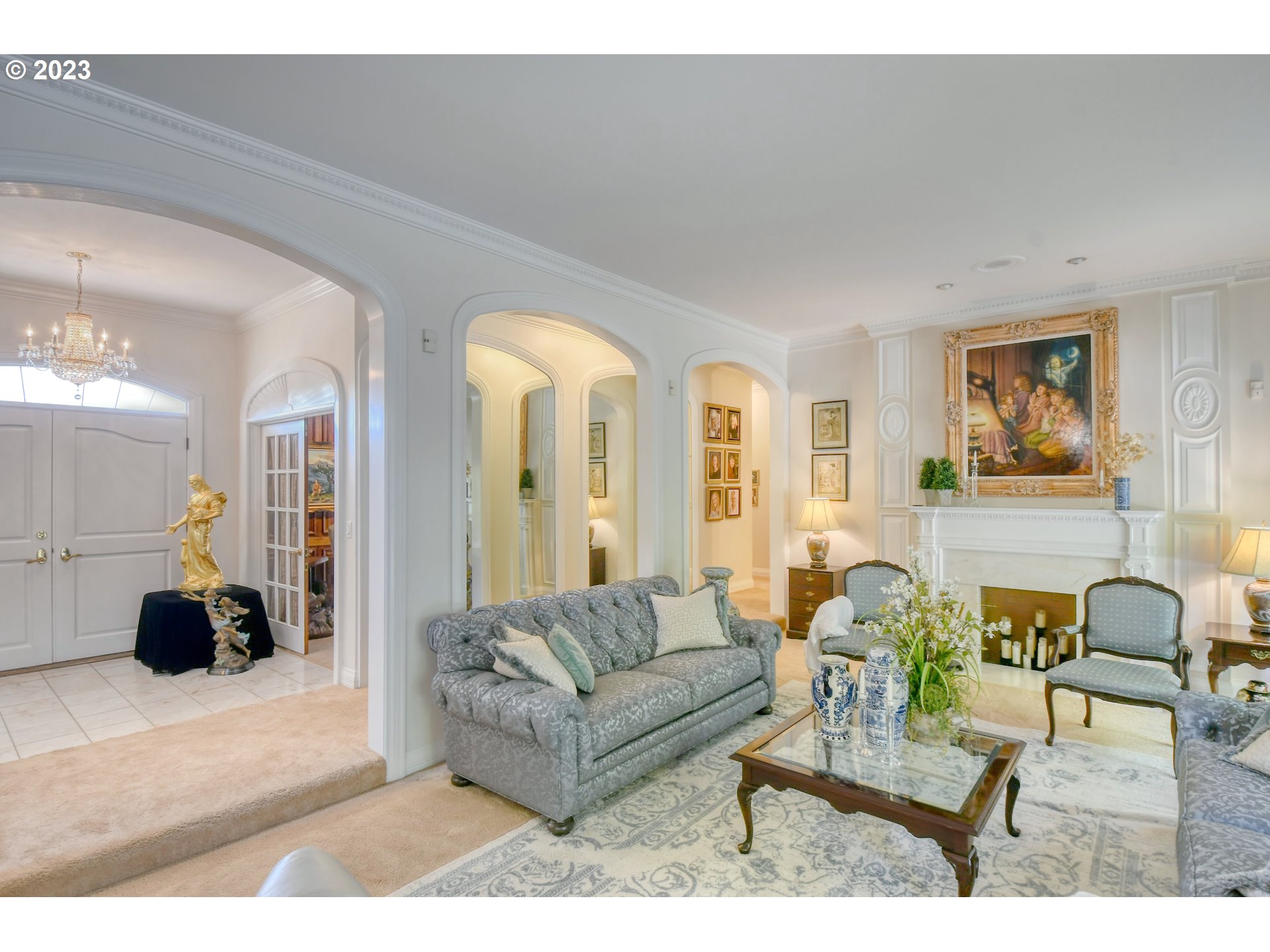 1092 Skyline Drive Pendleton, OR 97801 - Photo 11 of 47 a living room with furniture and a large window