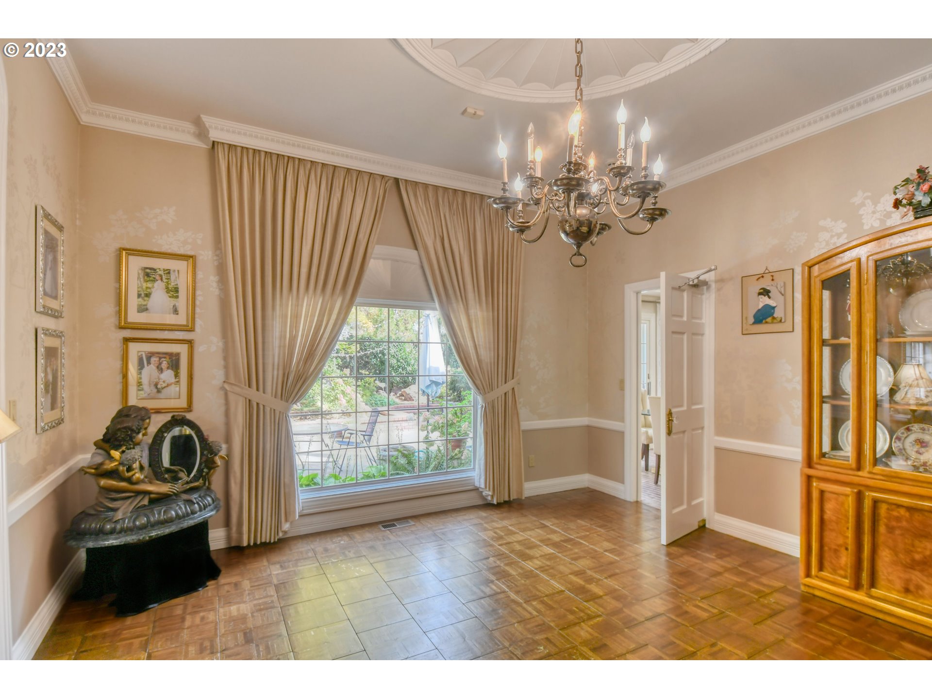 1092 Skyline Drive Pendleton, OR 97801 - Photo 15 of 47 a view of a livingroom with furniture hardwood floor and a ceiling fan