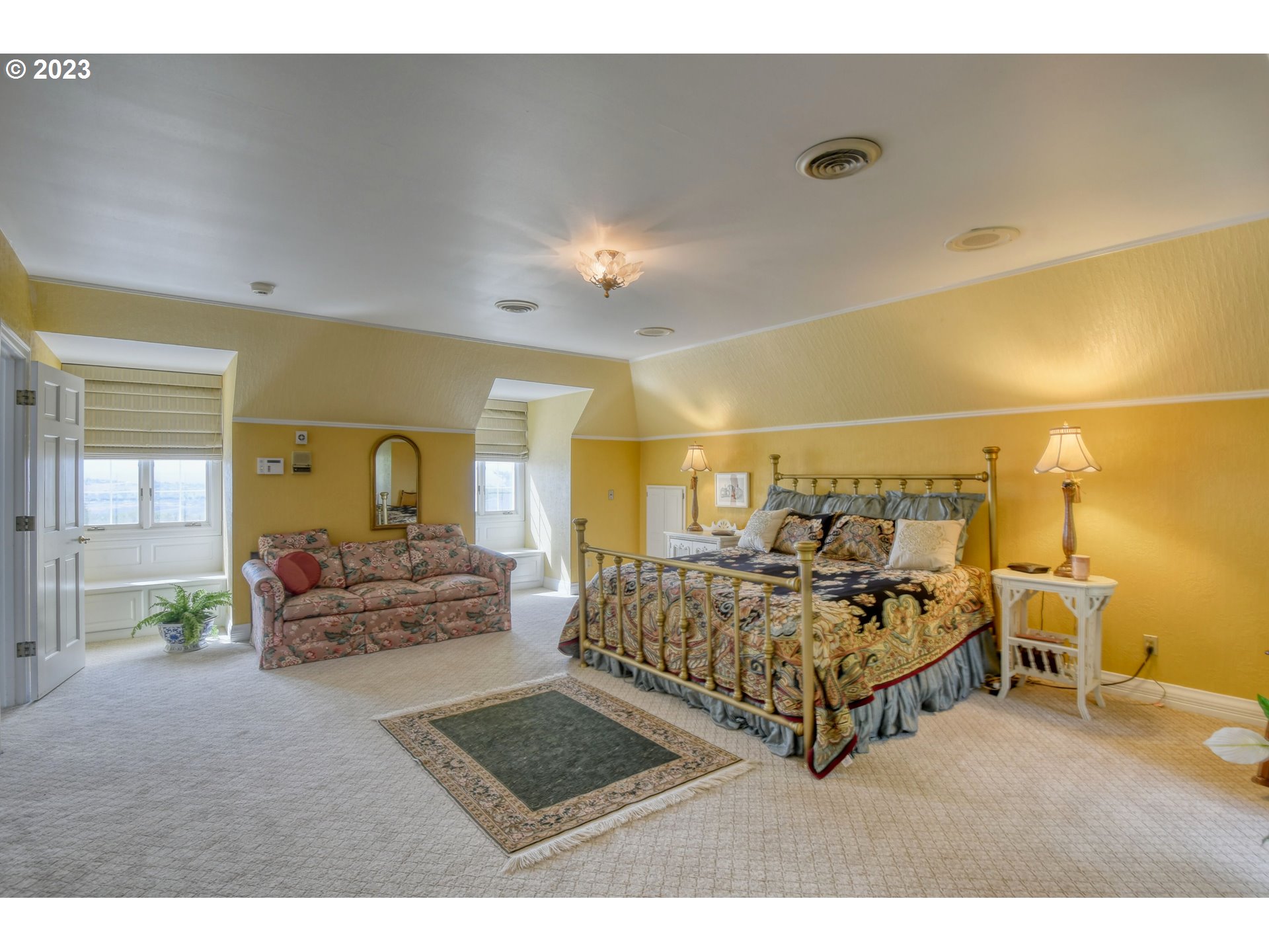 1092 Skyline Drive Pendleton, OR 97801 - Photo 29 of 47 a living room with furniture and a chandelier