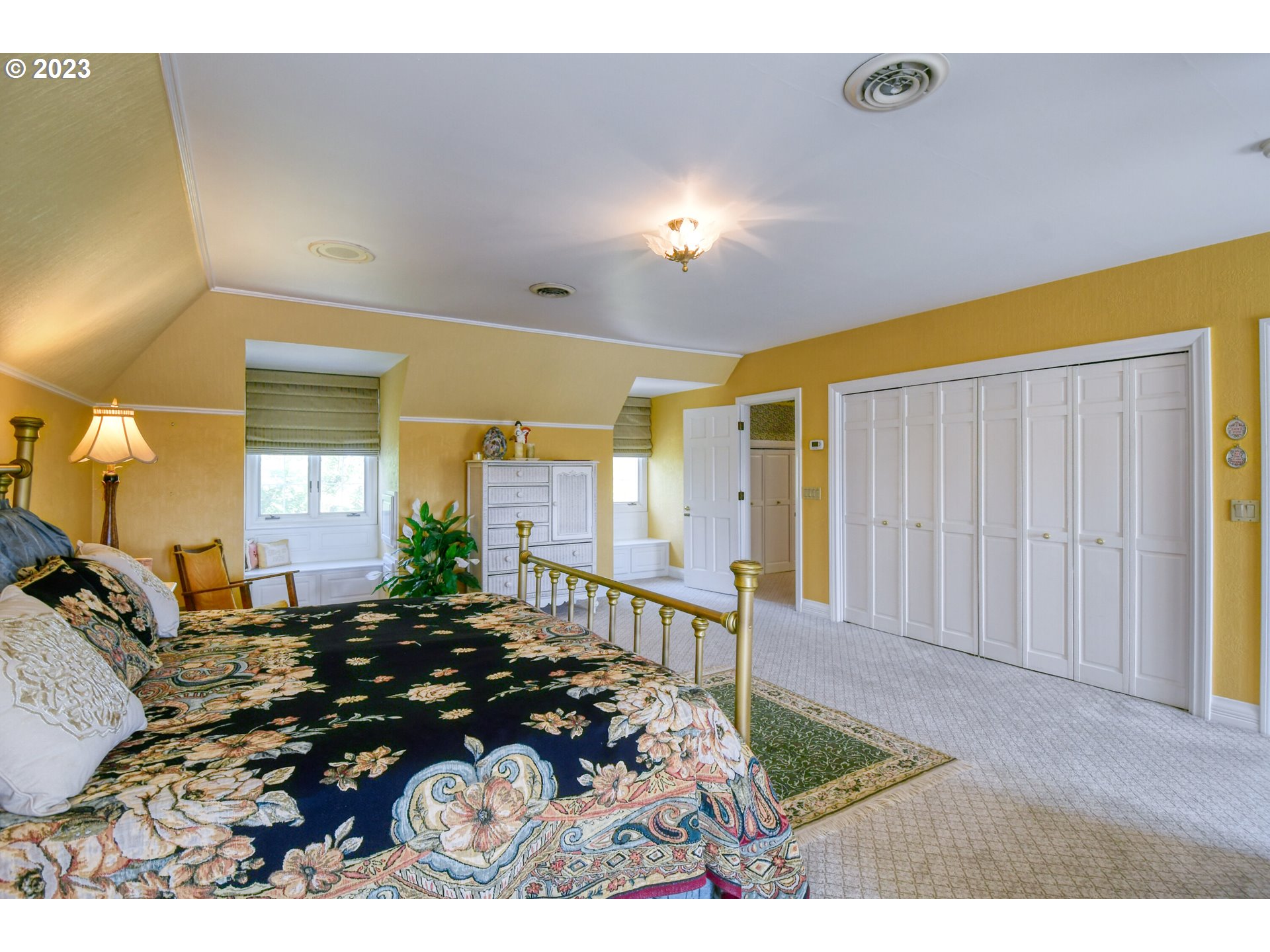 1092 Skyline Drive Pendleton, OR 97801 - Photo 30 of 47 a view of a living room and dining room