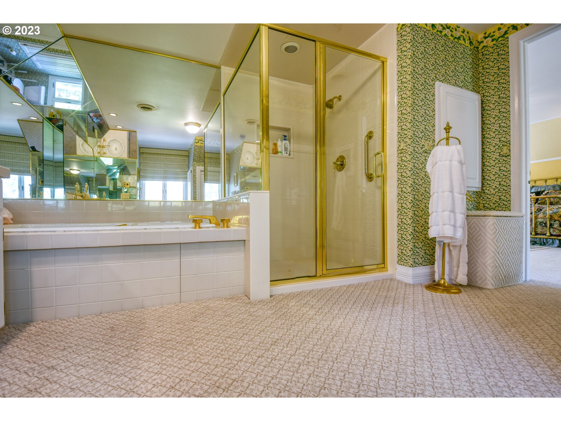 1092 Skyline Drive Pendleton, OR 97801 - Photo 32 of 47 a living room with a sink