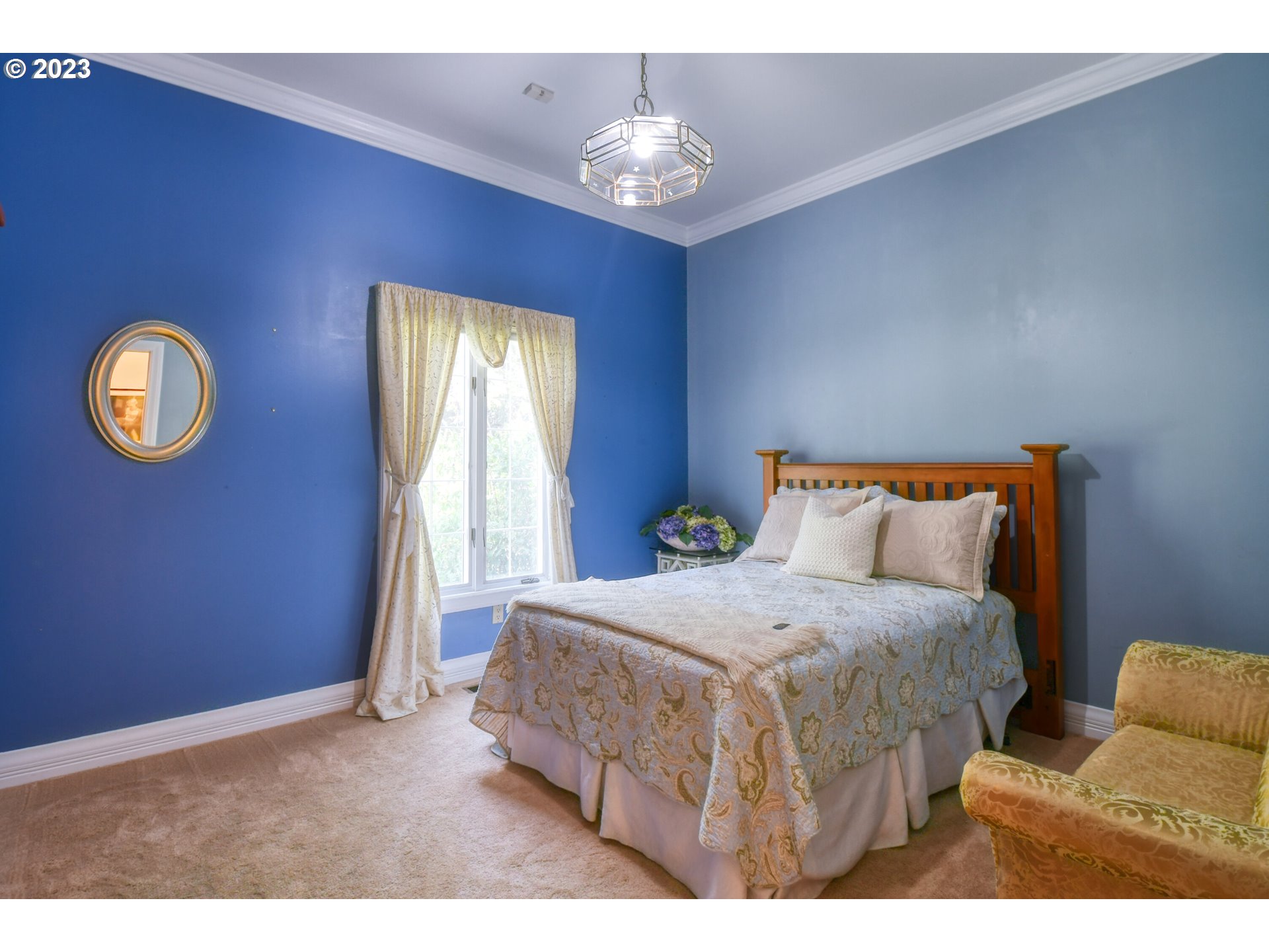 1092 Skyline Drive Pendleton, OR 97801 - Photo 35 of 47 a bedroom with a bed and a window