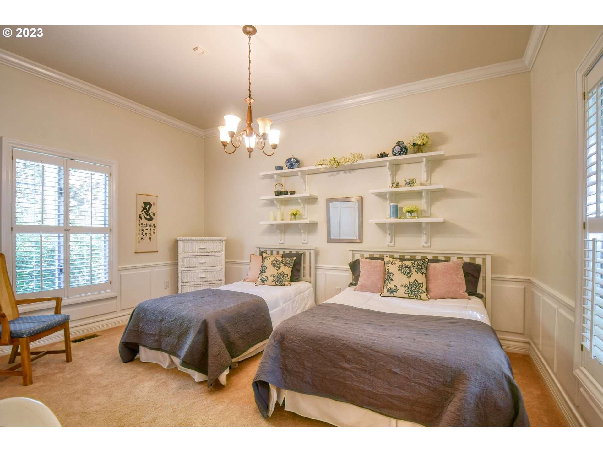 1092 Skyline Drive Pendleton, OR 97801 - Photo 37 of 47 a bedroom with double bed and a window