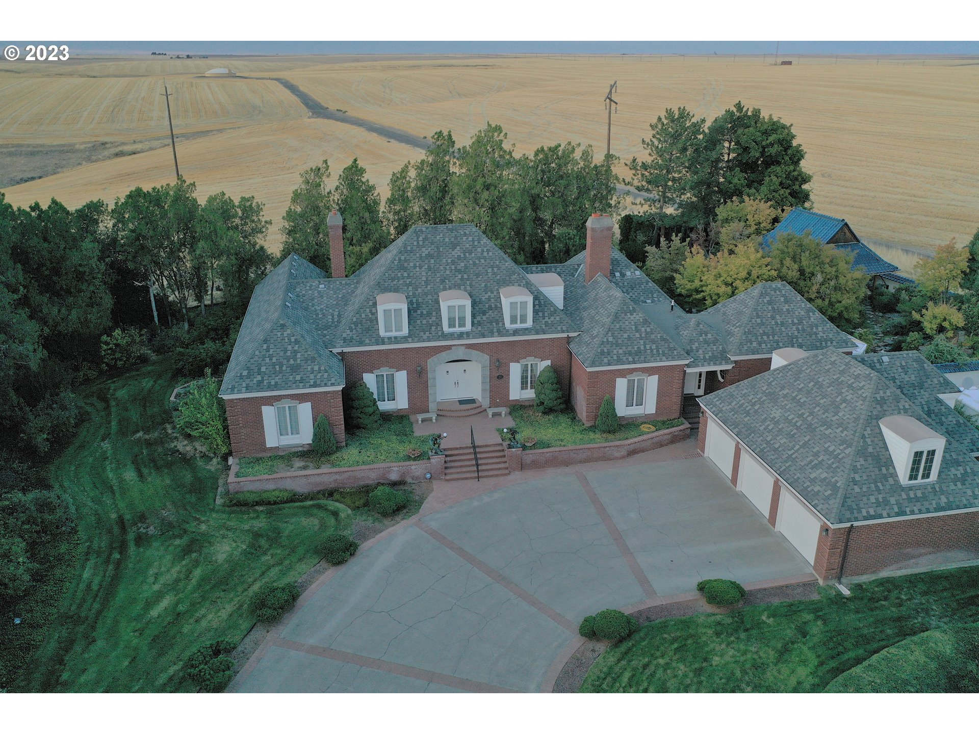 1092 Skyline Drive Pendleton, OR 97801 - Photo 4 of 47 a aerial view of a house next to a yard