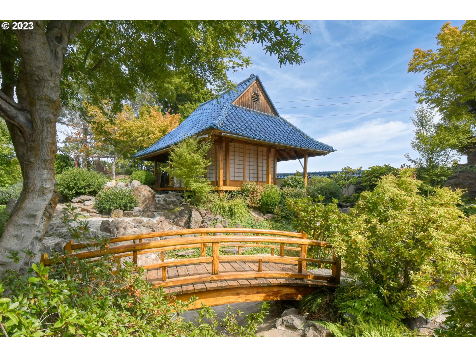 1092 Skyline Drive Pendleton, OR 97801 - Photo 42 of 47 a view of a house with backyard porch and sitting area