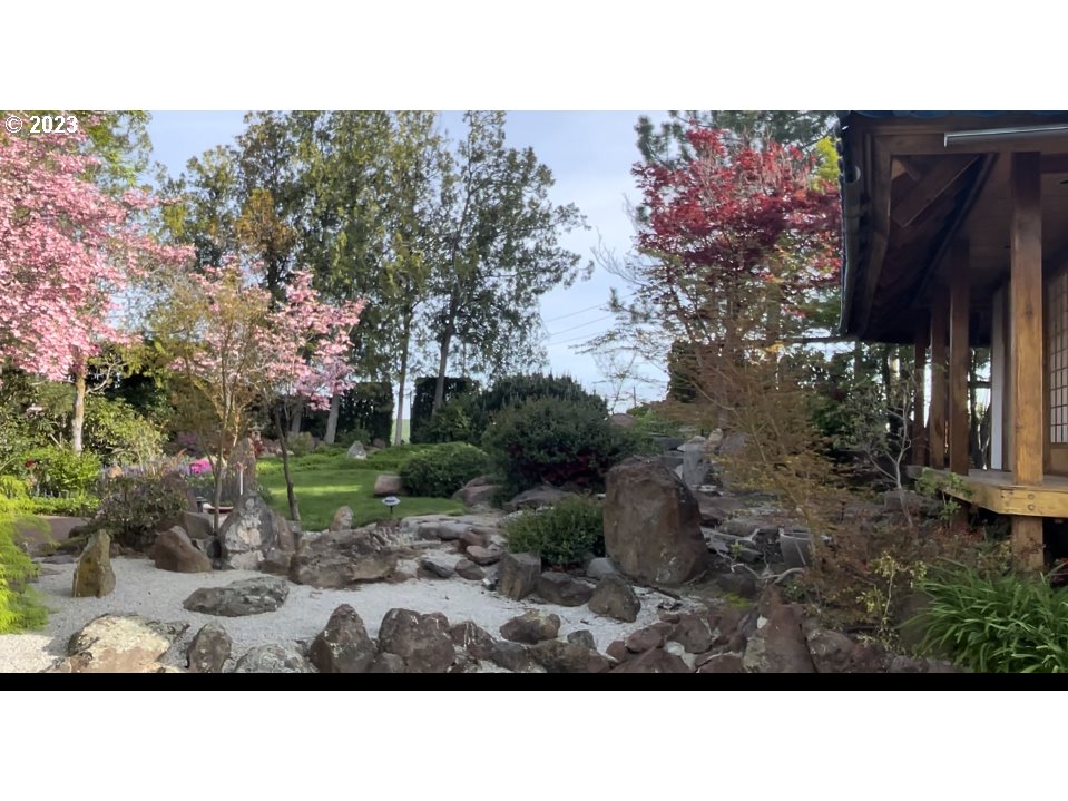1092 Skyline Drive Pendleton, OR 97801 - Photo 44 of 47 a view of a backyard