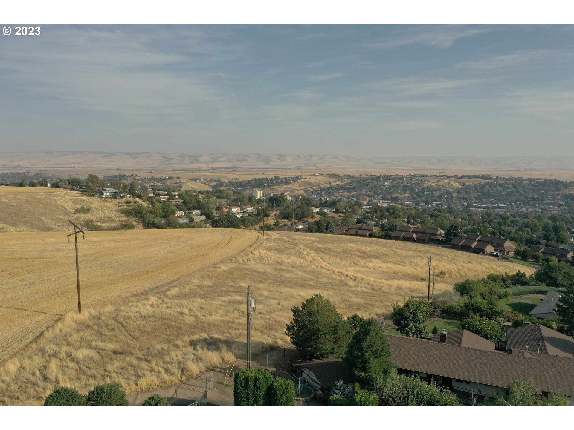 1092 Skyline Drive Pendleton, OR 97801 - Photo 6 of 47 a view of an ocean and beach