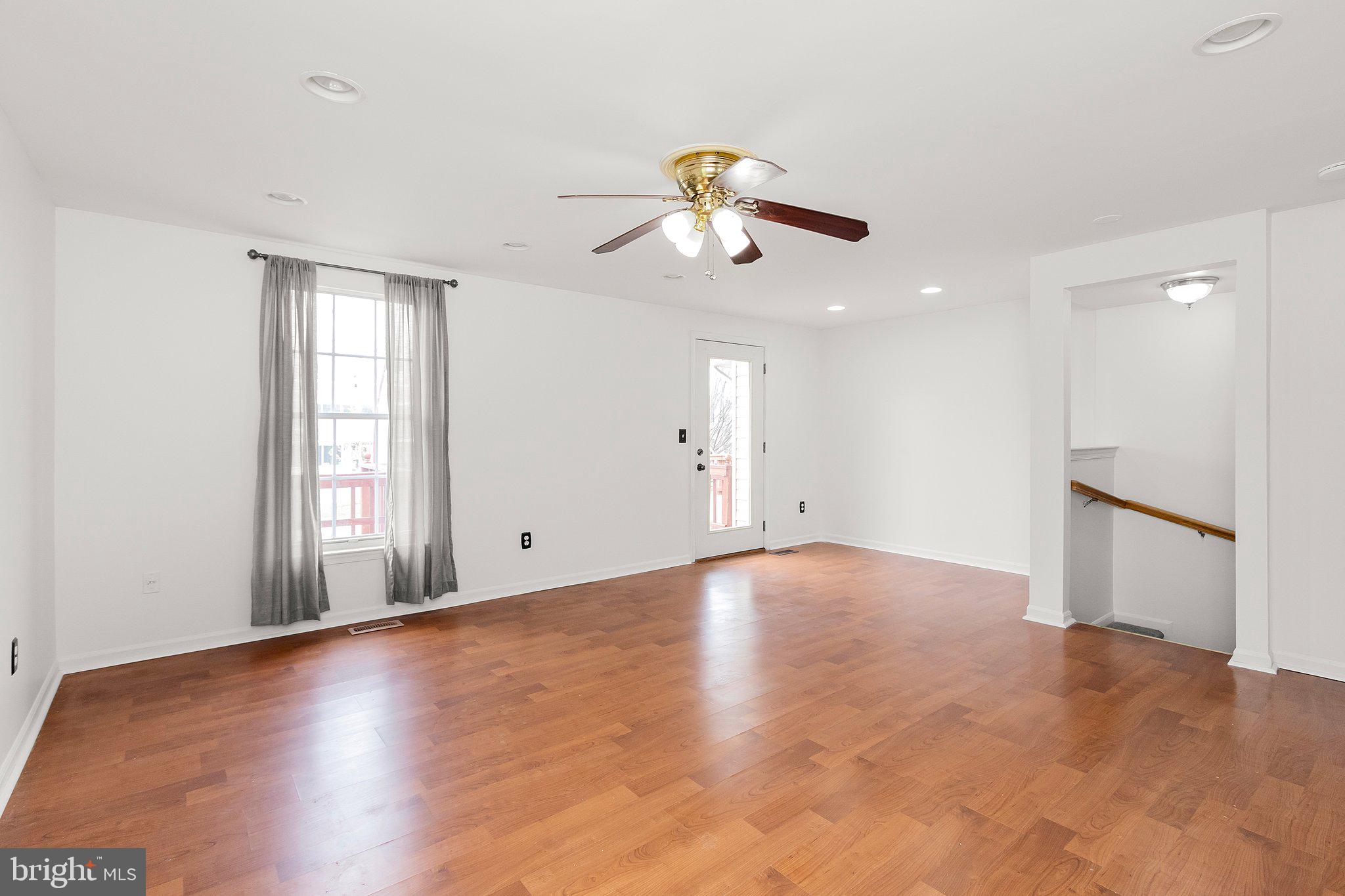 45310 Gable Square Sterling, VA 20164 - Photo 11 of 46 Living Room