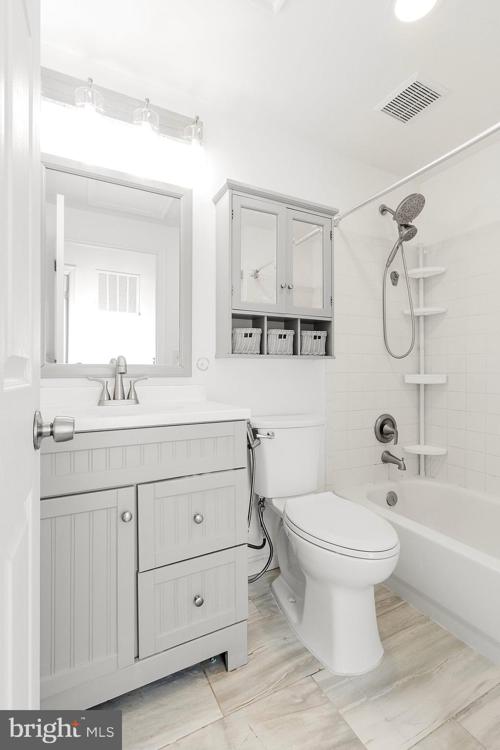 45310 Gable Square Sterling, VA 20164 - Photo 29 of 46 Upstairs Full Bath