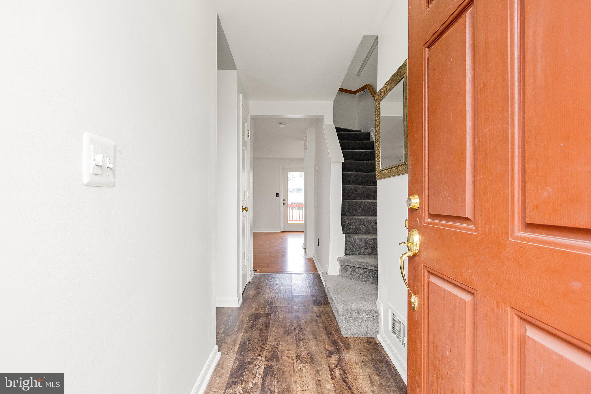 45310 Gable Square Sterling, VA 20164 - Photo 5 of 46 Inviting entryway with warm tones.