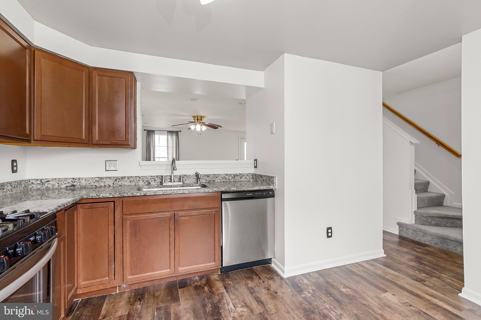 45310 Gable Square Sterling, VA 20164 - Photo 8 of 46 Kitchen.