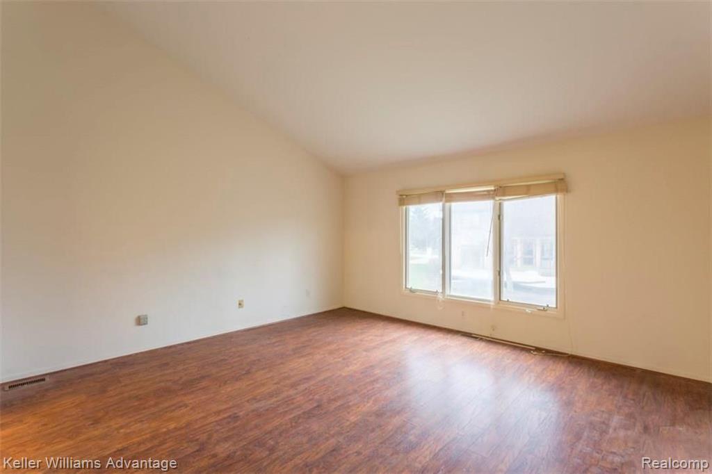 39167 Point Court Farmington Hills, MI 48331 - Photo 16 of 33