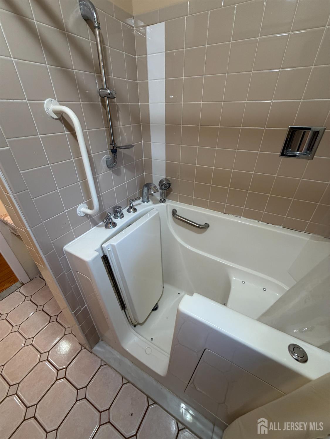 15 Nebraska Drive Matawan, NJ 07747 - Photo 13 of 21