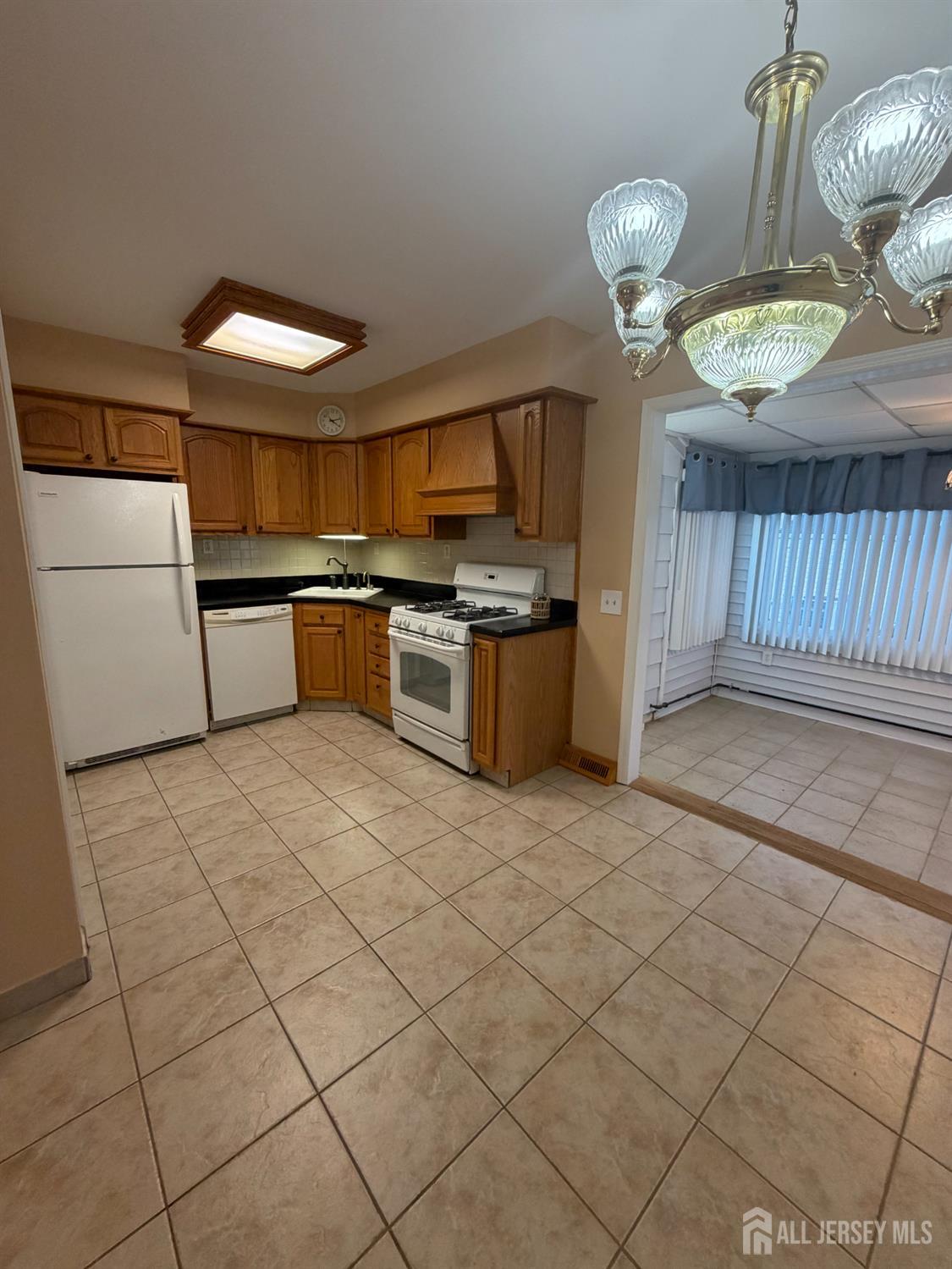 15 Nebraska Drive Matawan, NJ 07747 - Photo 8 of 21