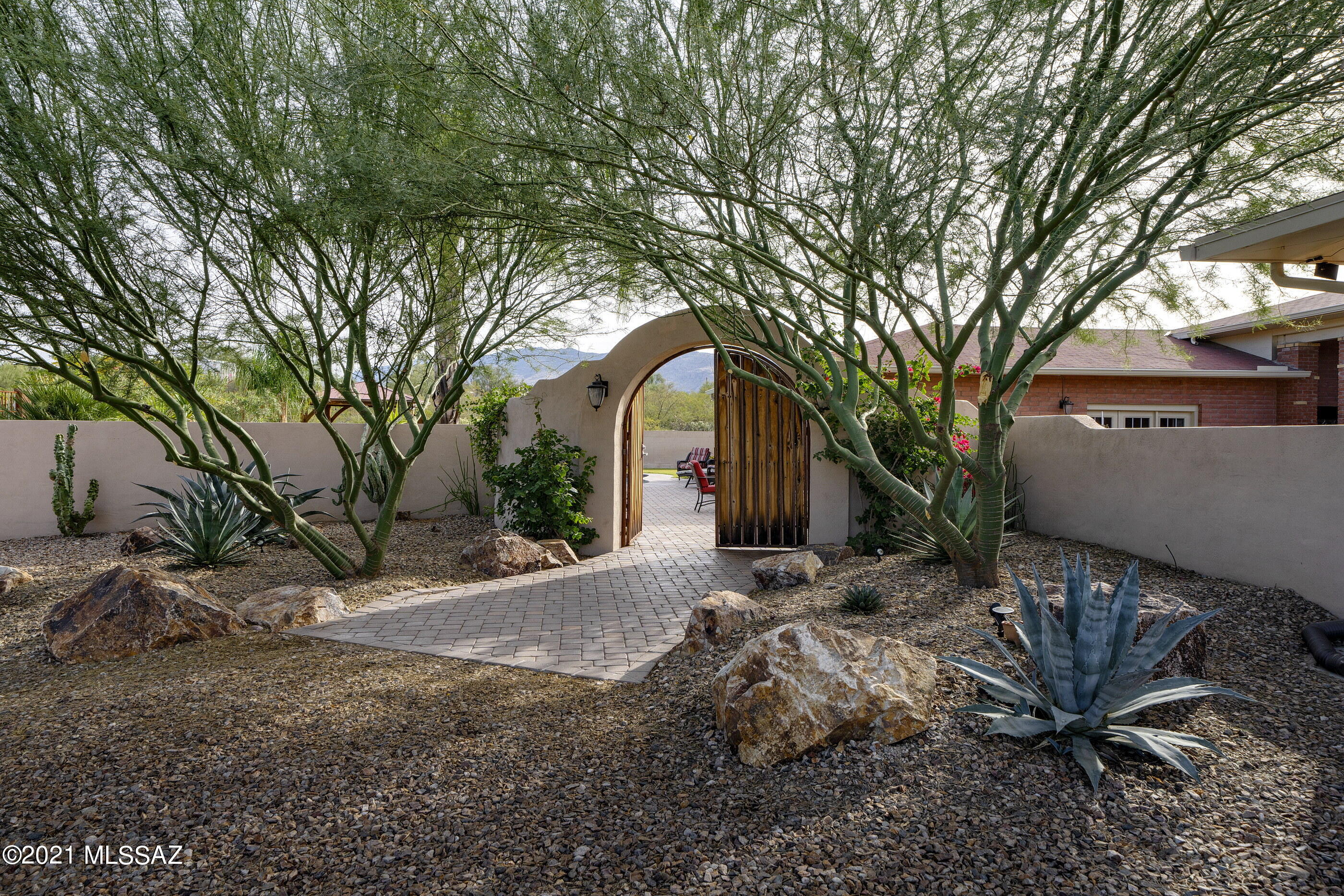 2705 South Mario Ranch Lane Tucson, AZ 85730 - Photo 2 of 35