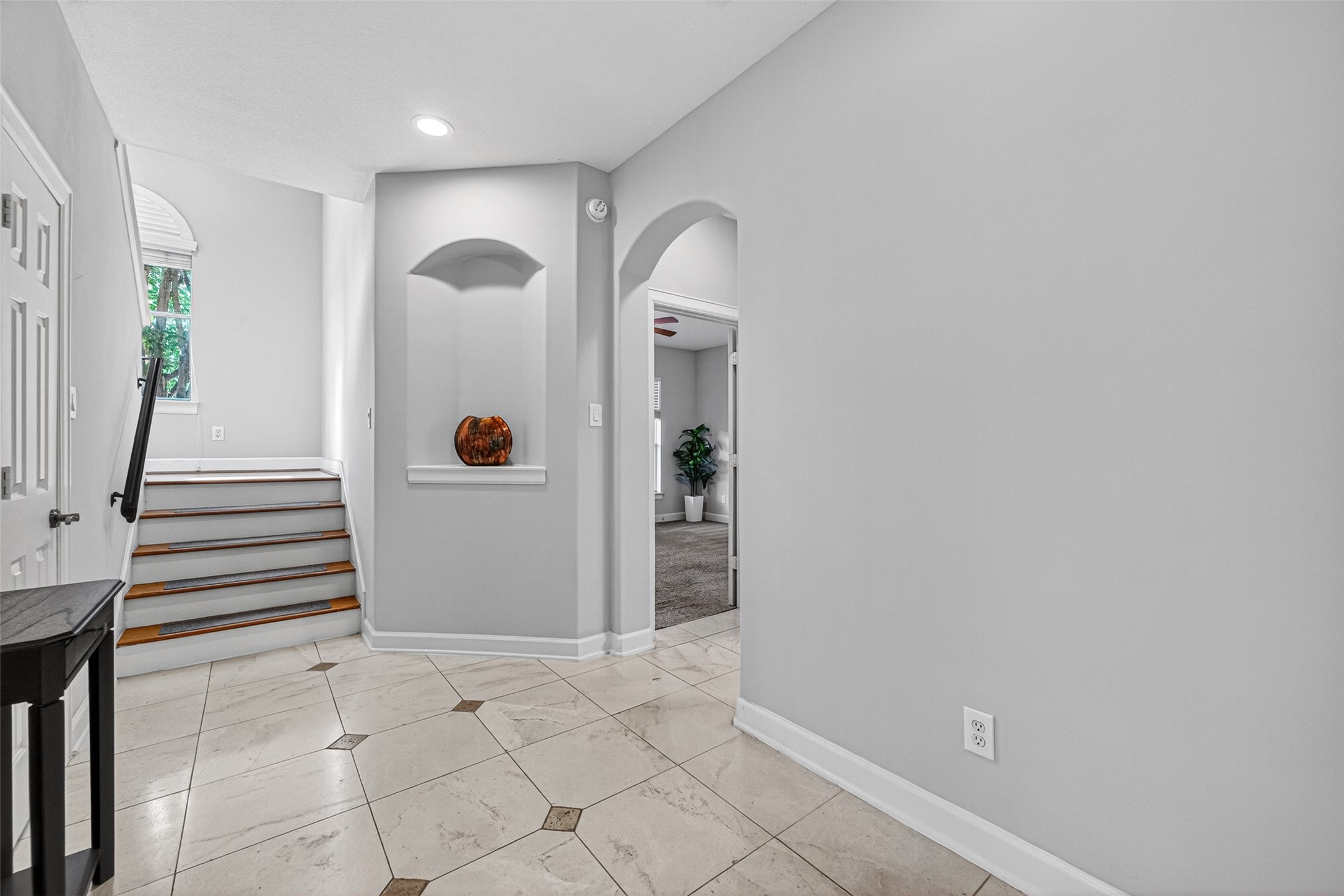 4502 Rose Street Houston, TX 77007 - Photo 8 of 40 Welcoming foyer. Notice the tile detail. There is a large closet under the stairs to the left.