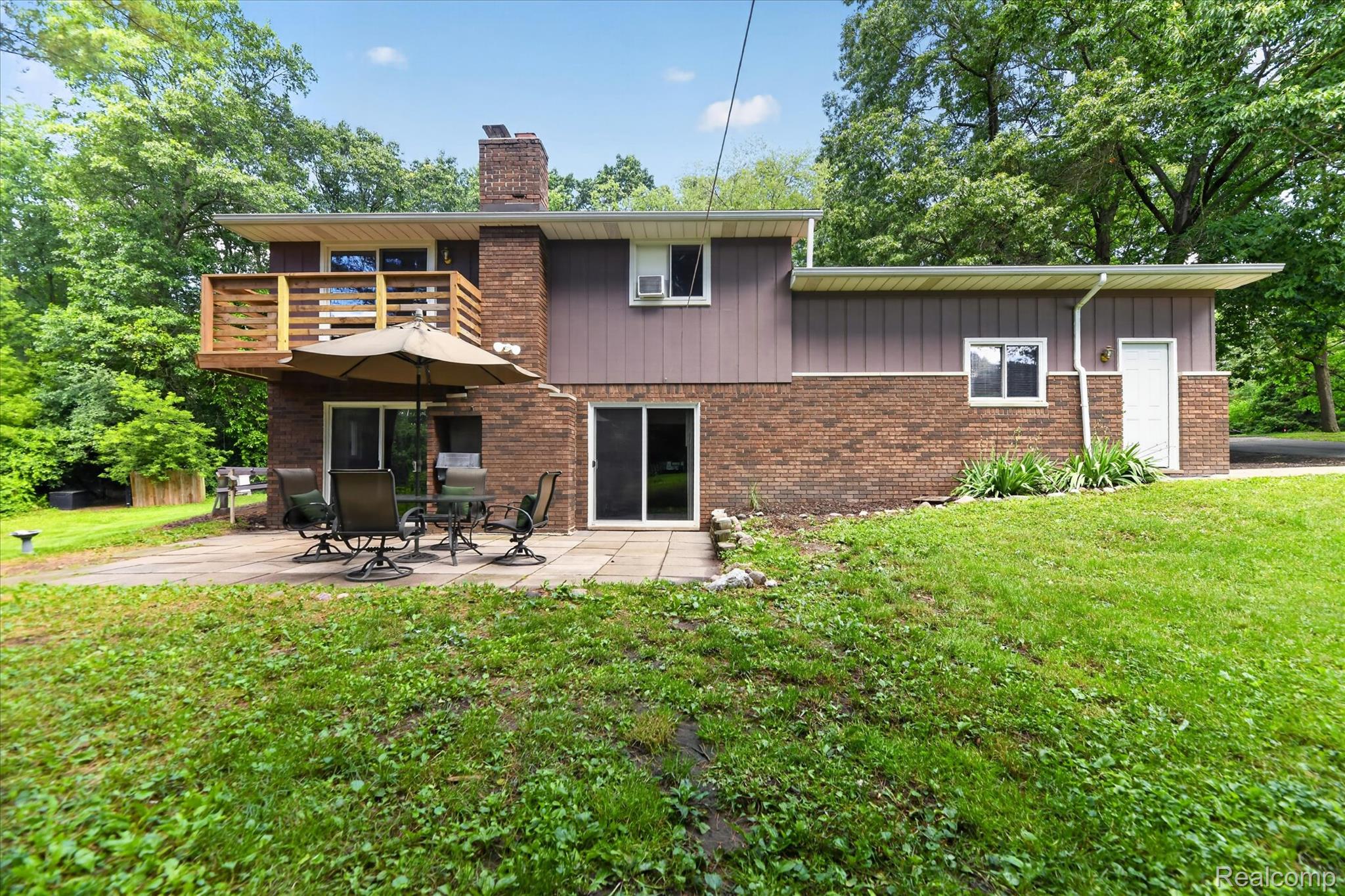423 Sunset Street White Lake, MI 48383 - Photo 45 of 65 45-423-Sunset-St-Windowstill.jpg