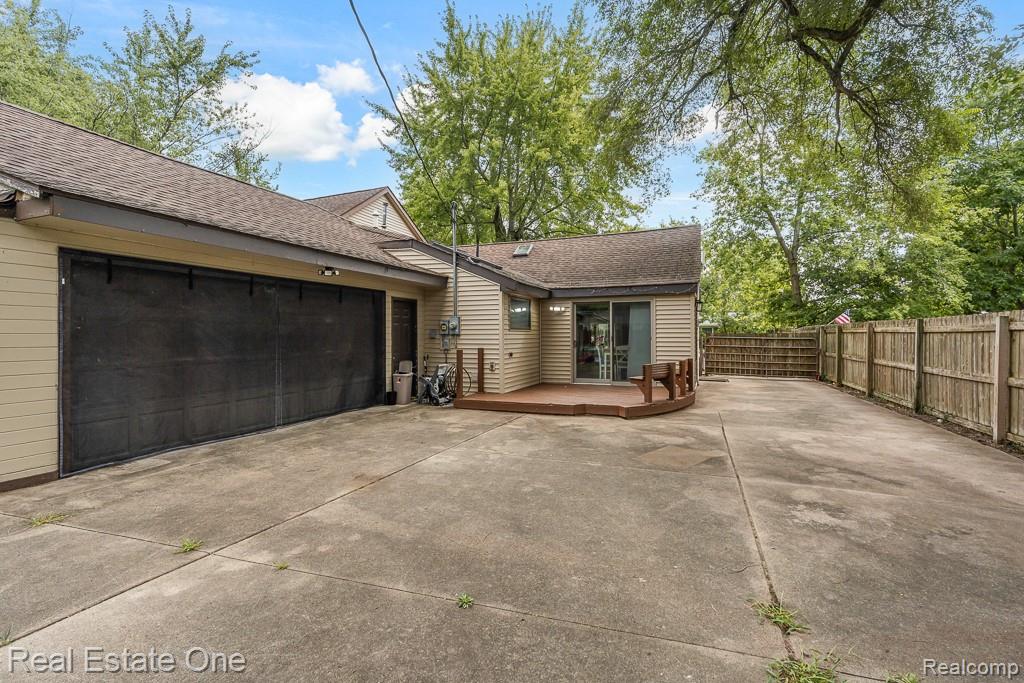 2460 Emmons Avenue Rochester Hills, MI 48307 - Photo 42 of 45