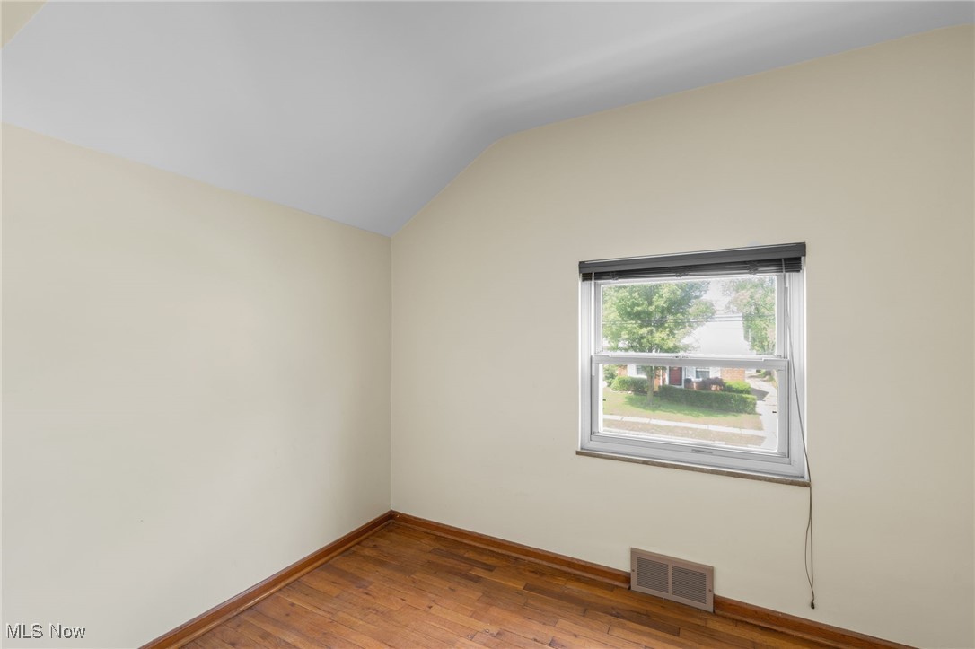 1507 Winchester Road Cleveland, OH 44124 - Photo 21 of 32