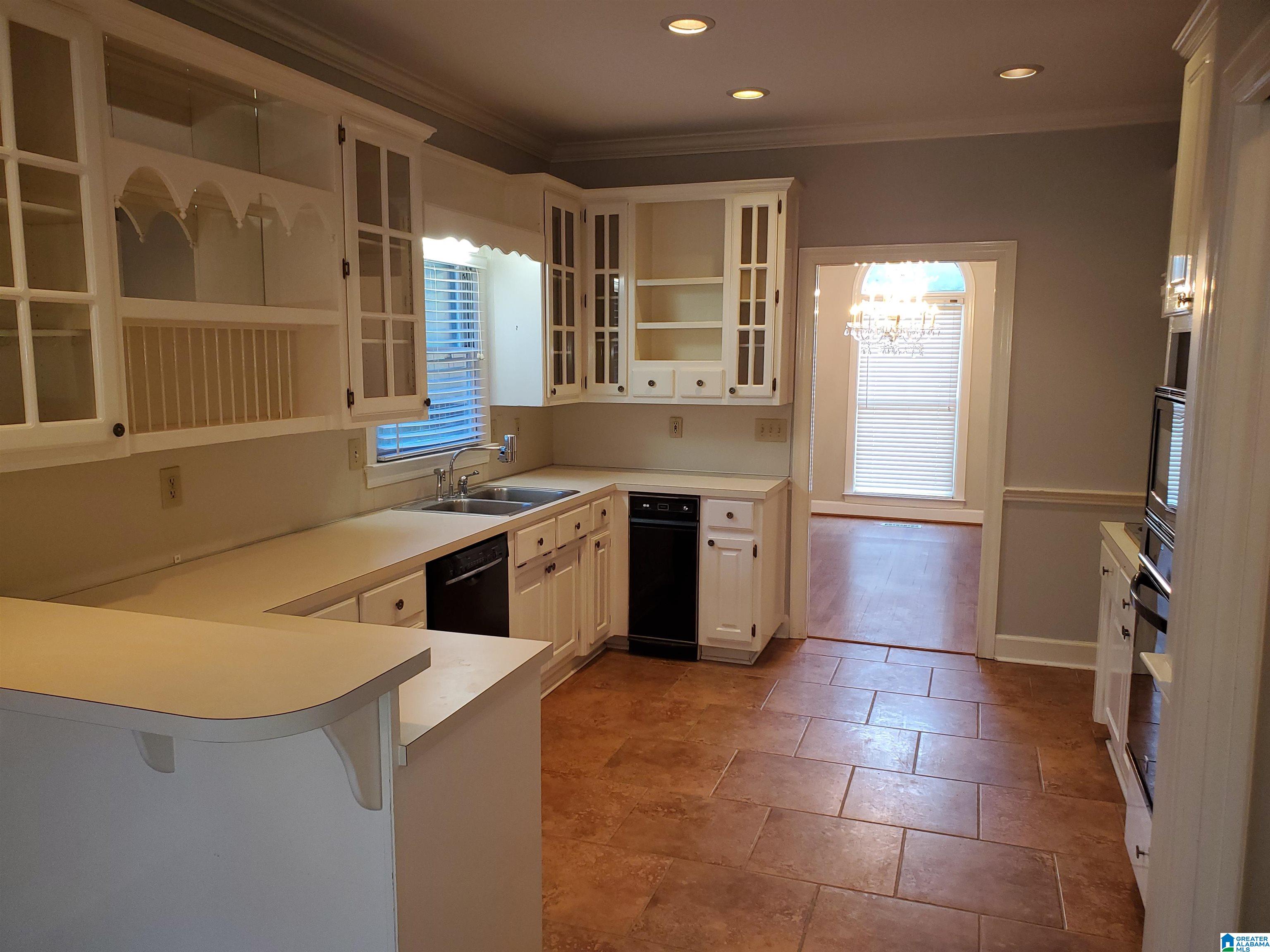 520 Meadow Ridge Circle Birmingham, AL 35242 - Photo 8 of 42