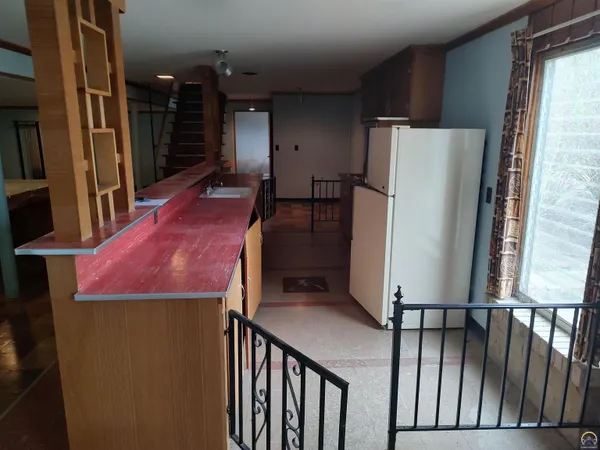 $159,900 | 934 Oxford Drive, Emporia, KS 66801