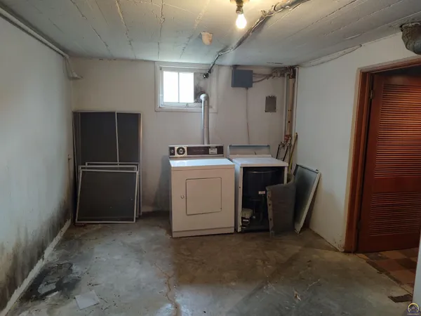 $159,900 | 934 Oxford Drive, Emporia, KS 66801
