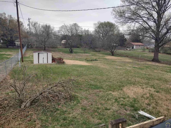 $159,900 | 934 Oxford Drive, Emporia, KS 66801