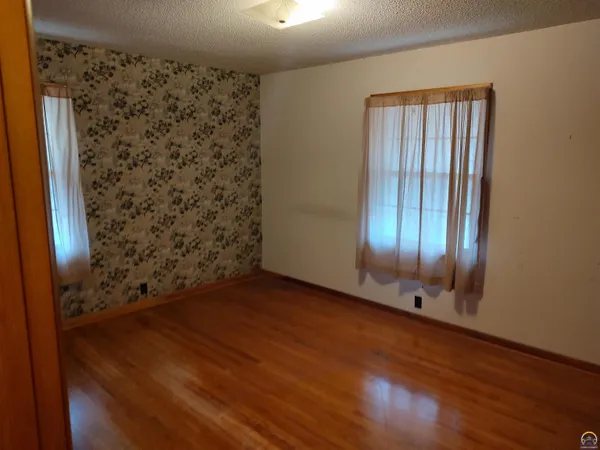 $159,900 | 934 Oxford Drive, Emporia, KS 66801