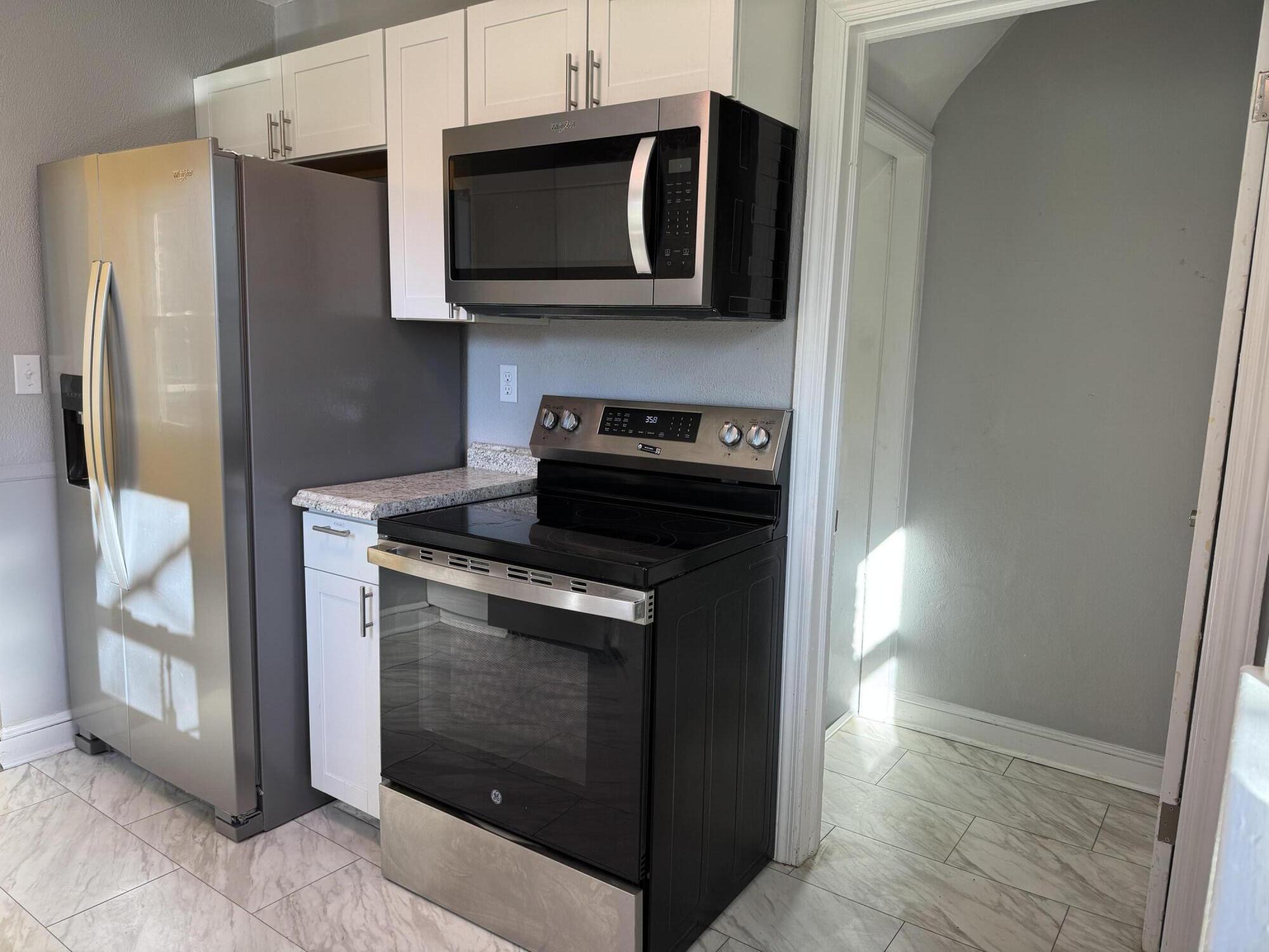 509 Kessler Mill Road, Unit 509 Salem, VA 24153 - Photo 5 of 30 a kitchen with stainless steel appliances granite countertop a stove microwave and refrigerator