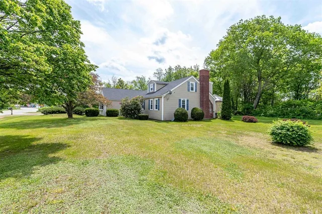 $449,000 | 212 West Main Street, Hillsborough, NH 03244